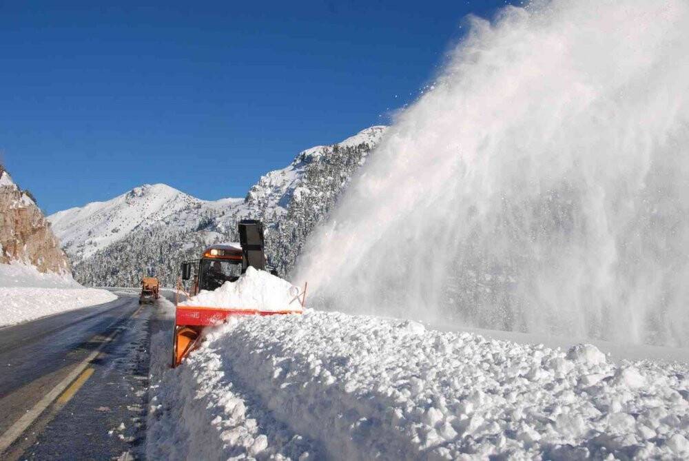 Konya-Antalya karayolunda kar kalınlığı 2 metreye yaklaştı