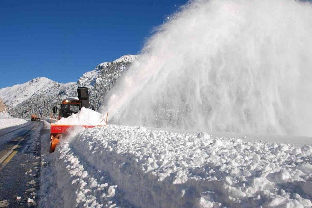 Konya-Antalya karayolunda kar kalınlığı 2 metreye yaklaştı