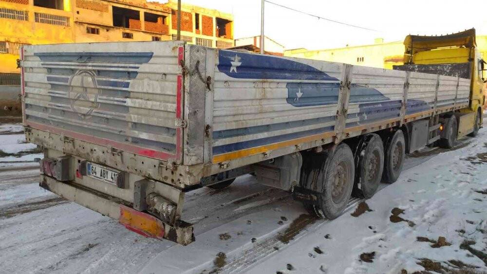 Tıra arkadan vuran işçi servisindeki 4 kişi yaralandı