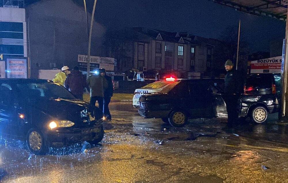 İnegöl’de iki otomobil çarpıştı: 1 yaralı