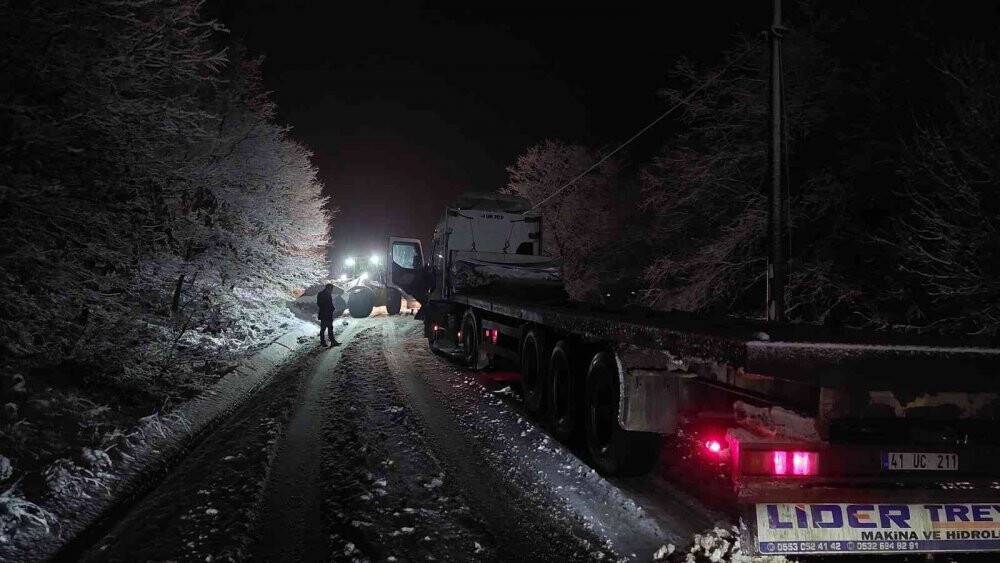 Kocaeli’de kar yağışı zor anlar yaşattı