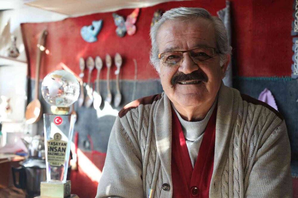 Konya’nın yaşayan tek tahta kaşık ustası kaşıkçılığı yaşatmaya çalışıyor