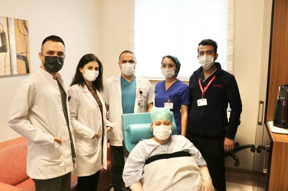 Ambulans helikopterle kurtarılan anne ve bebeği hayata tutundu
