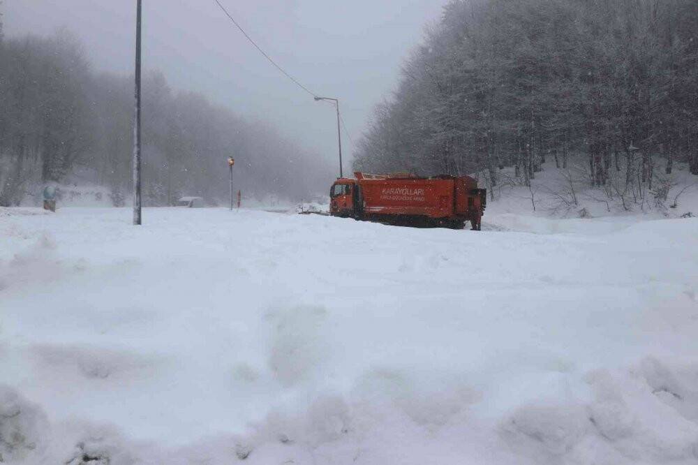 Bolu Dağı’nda kar ve sis etkili oluyor