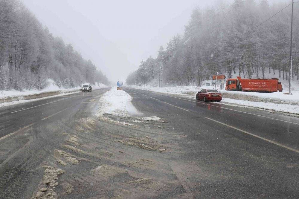 Bolu Dağı’nda kar ve sis etkili oluyor