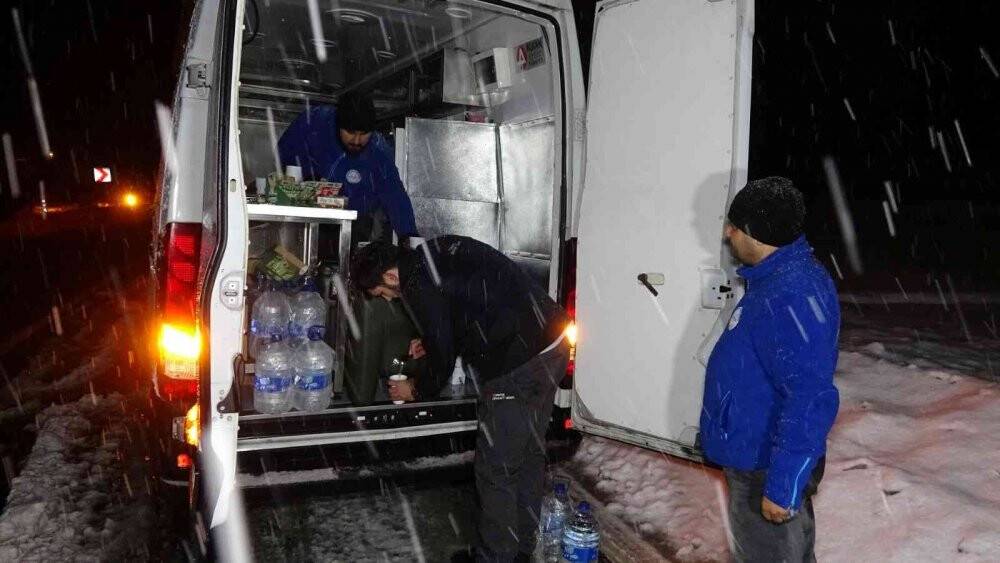 Bolu Dağı’nda kar yağışı başladı, Polis ekipleri teyakkuza geçti
