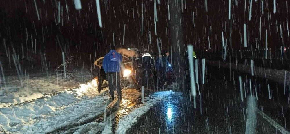 Bolu Dağı’nda kar yağışı başladı, Polis ekipleri teyakkuza geçti