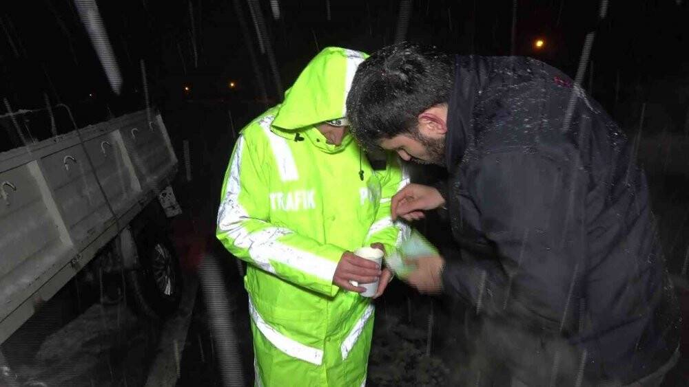 Bolu Dağı’nda kar yağışı başladı, Polis ekipleri teyakkuza geçti