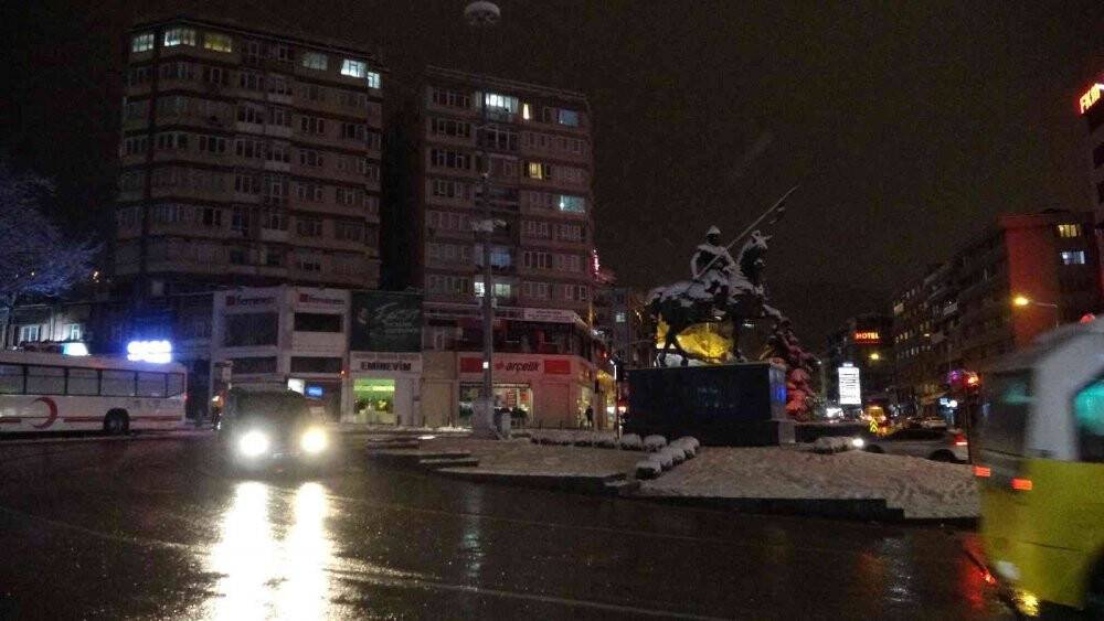 Bursa Valisi Canpolat: ’Birimlerimize intikal eden bir olumsuz durum bulunmamaktadır’