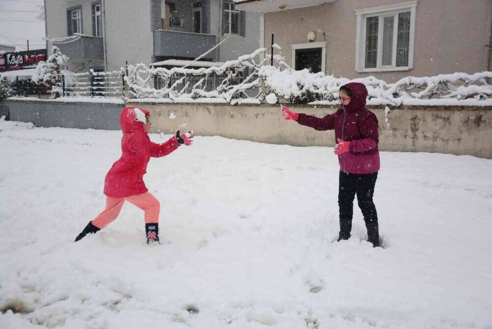 Dün karne sevincini, bugün kar sevincini yaşadılar
