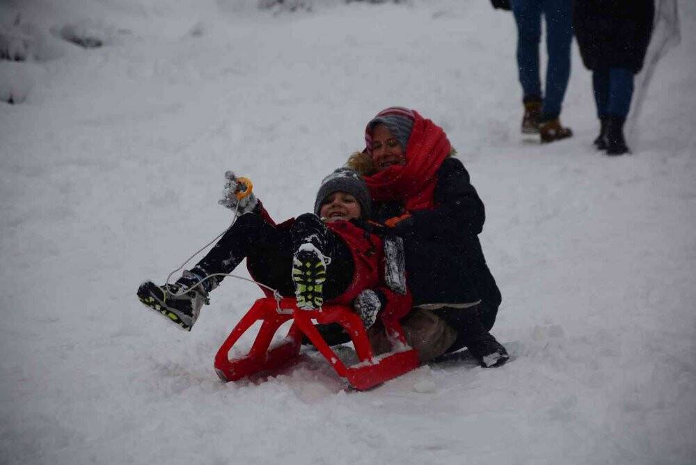 Dün karne sevincini, bugün kar sevincini yaşadılar