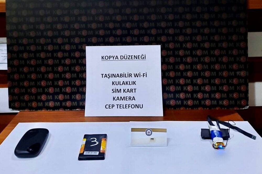 Ehliyet sınavında kopya çekerken yakalandı, üzerinden 6 bin liralık düzenek çıktı