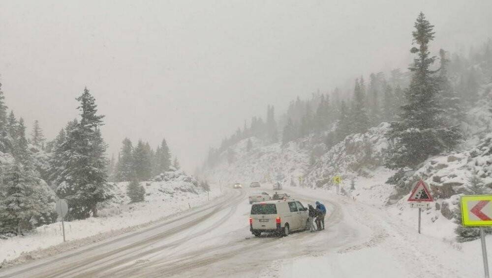 Konya-Antalya karayolunda ulaşım güçlükle sağlanıyor