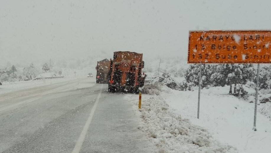 Konya-Antalya karayolunda ulaşım güçlükle sağlanıyor