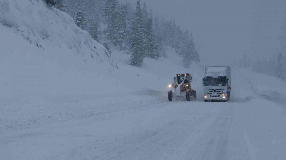Konya-Antalya karayolunda ulaşım güçlükle sağlanıyor