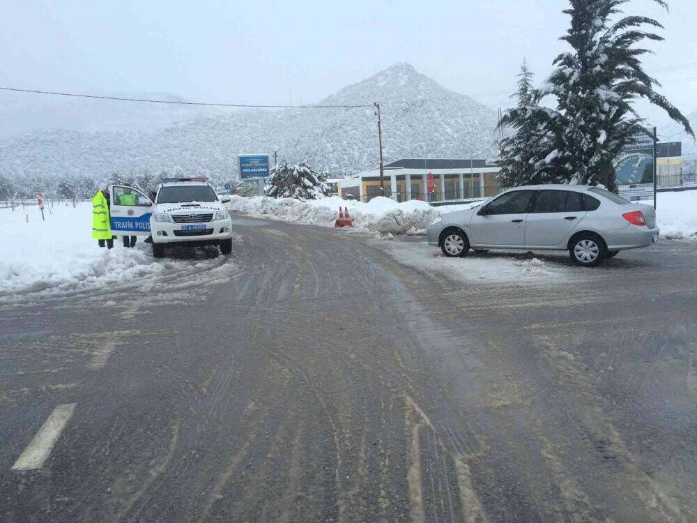 Konya-Antalya karayolunda ulaşım güçlükle sağlanıyor