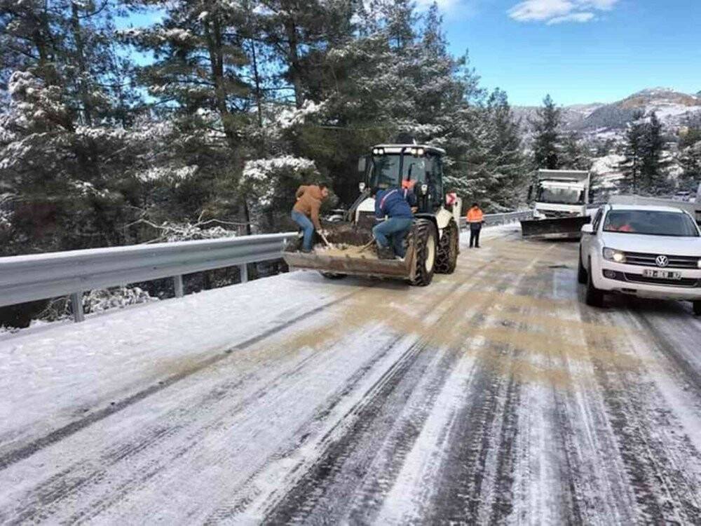 Mut Sertavul Geçidi’nde zincirsiz araç geçişine izin verilmiyor
