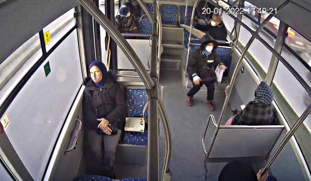 Rahatsızlanan yolcuyu hastaneye yetiştiren şoför o anları anlattı