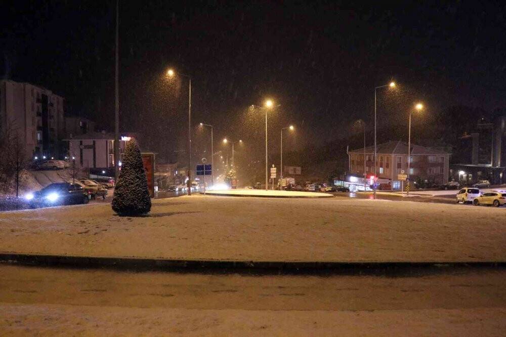 Sakarya’da kar yağışı etkili oluyor