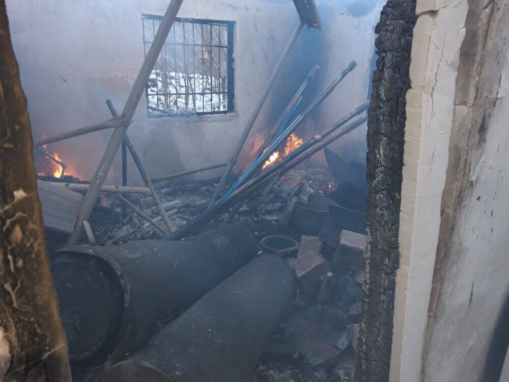 Taşova’da ahşap ev alev alev yandı