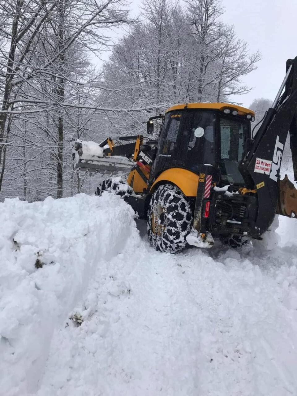 Türkeli Orman İşletme, köy yollarına ve doğaya destek ulaştırdı
