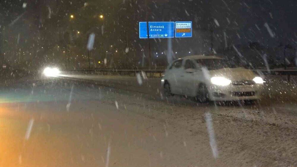 43 ilin geçiş güzergahında yoğun kar yağışı etkili oldu