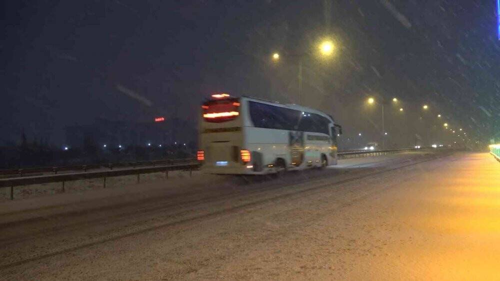 43 ilin geçiş güzergahında yoğun kar yağışı etkili oldu