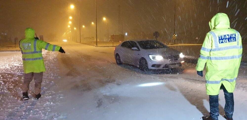 Aksaray-Konya Karayolunda görüş mesafesi 2 metreye kadar düştü