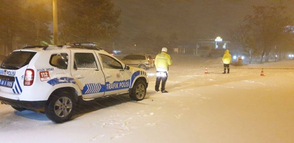 Aksaray-Konya Karayolunda görüş mesafesi 2 metreye kadar düştü