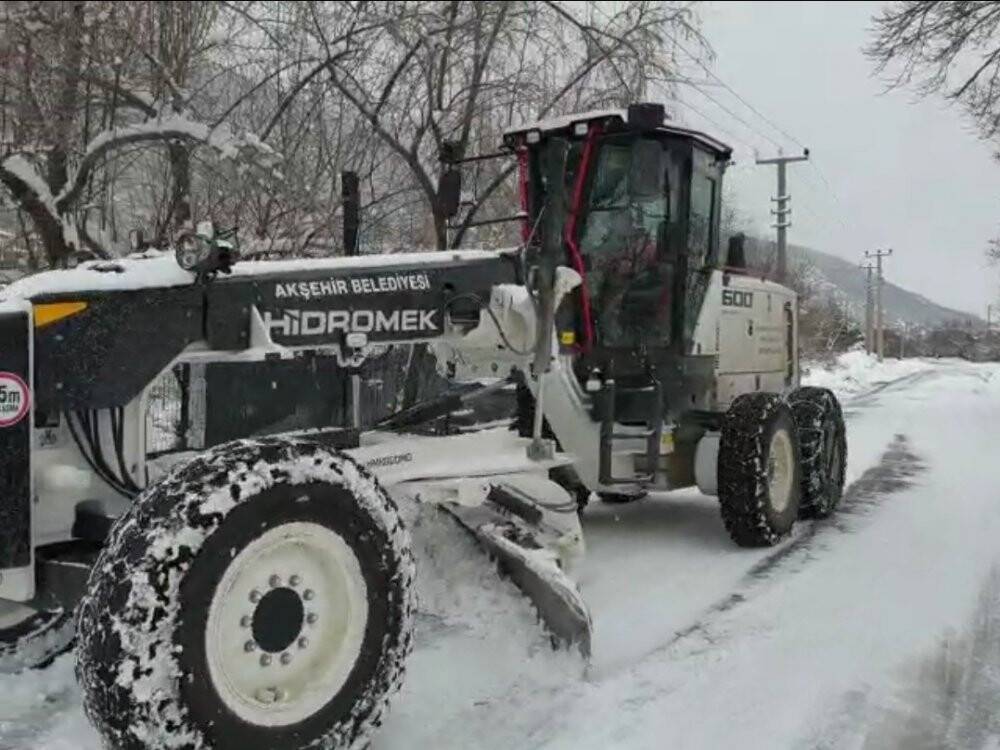 Akşehir Belediyesinde kar mesaisi sürüyor