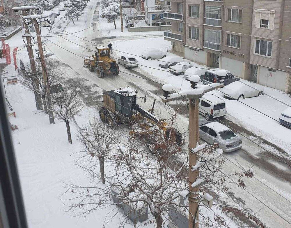 Akşehir Belediyesinde kar mesaisi sürüyor