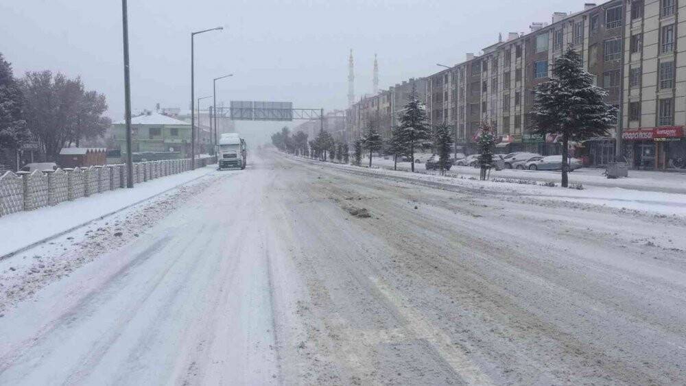 Ankara’dan Konya’ya giden araçlar Kulu’da bekletiliyor