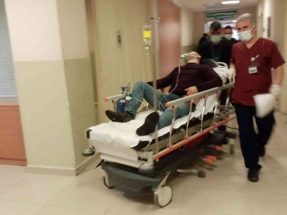 Buzlanma nedeniyle dere yatağına uçan otomobilde can pazarı: 1 ölü, 3 yaralı