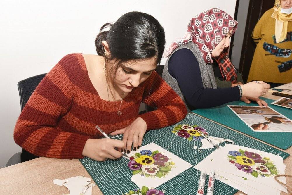 Karatay Kent Konseyi Kadın Meclisi’nden rölyef kursu