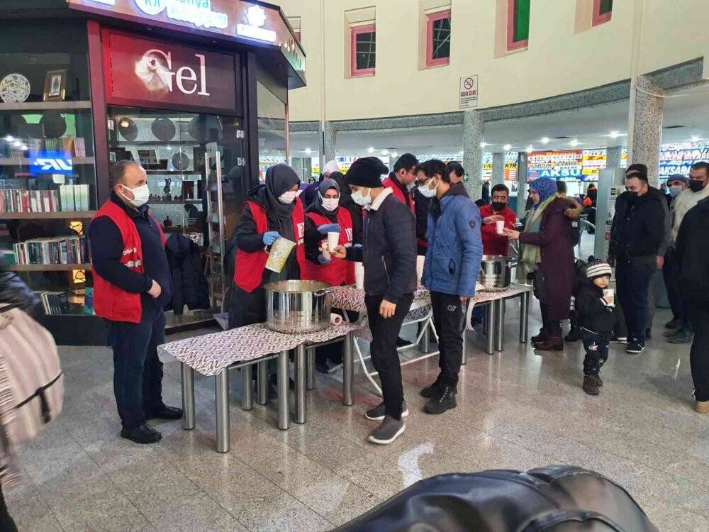 Konya Büyükşehir 31 ilçede yolları açık tutmak için yoğun mesai harcıyor