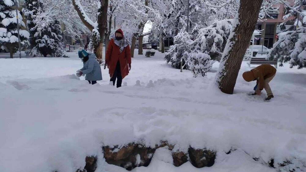 Konya yağan karla beyaza büründü