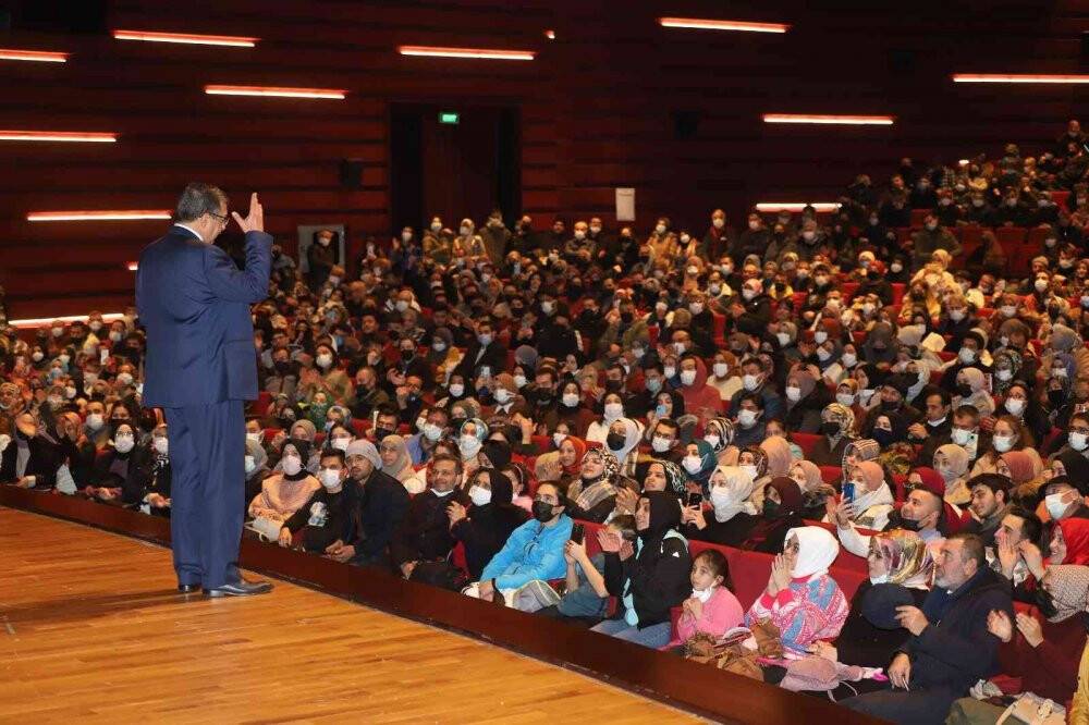 Konya’da Şehir Konferanslarının konuğu Hayati İnanç oldu