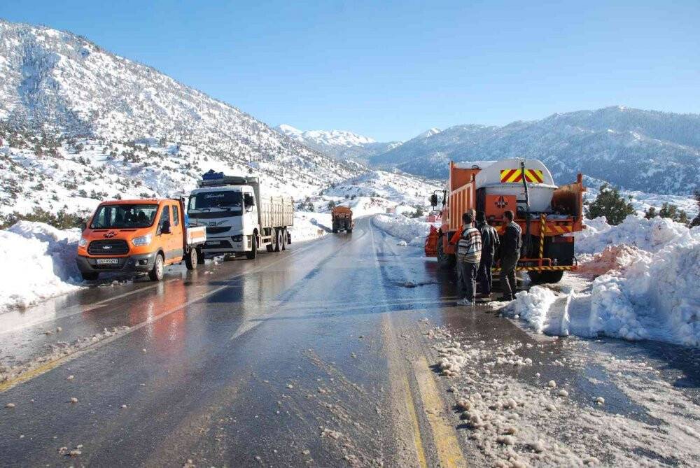Antalya-Konya karayolunda kar esareti sona erdi