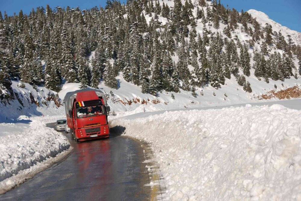 Antalya-Konya karayolunda kar esareti sona erdi
