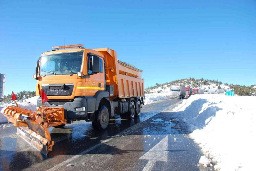 Antalya-Konya karayolunda kar esareti sona erdi