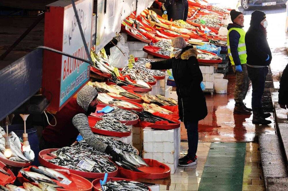 Fiyat artışları vatandaşı balığa yöneltti