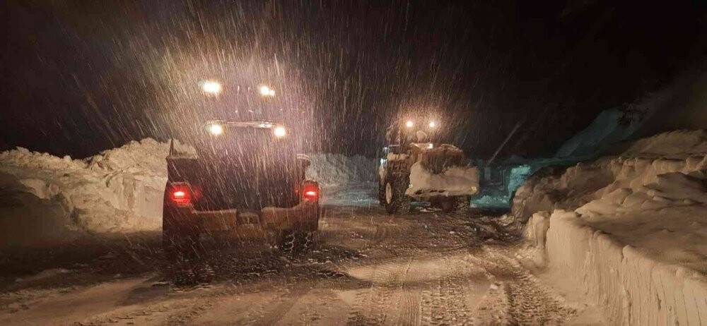 Konya-Antalya karayoluna çığ düştü, 3 metrelik kar kütleleri yolu kapladı