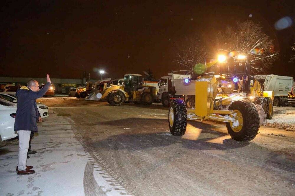 Meram’da yoğun kar mesaisi