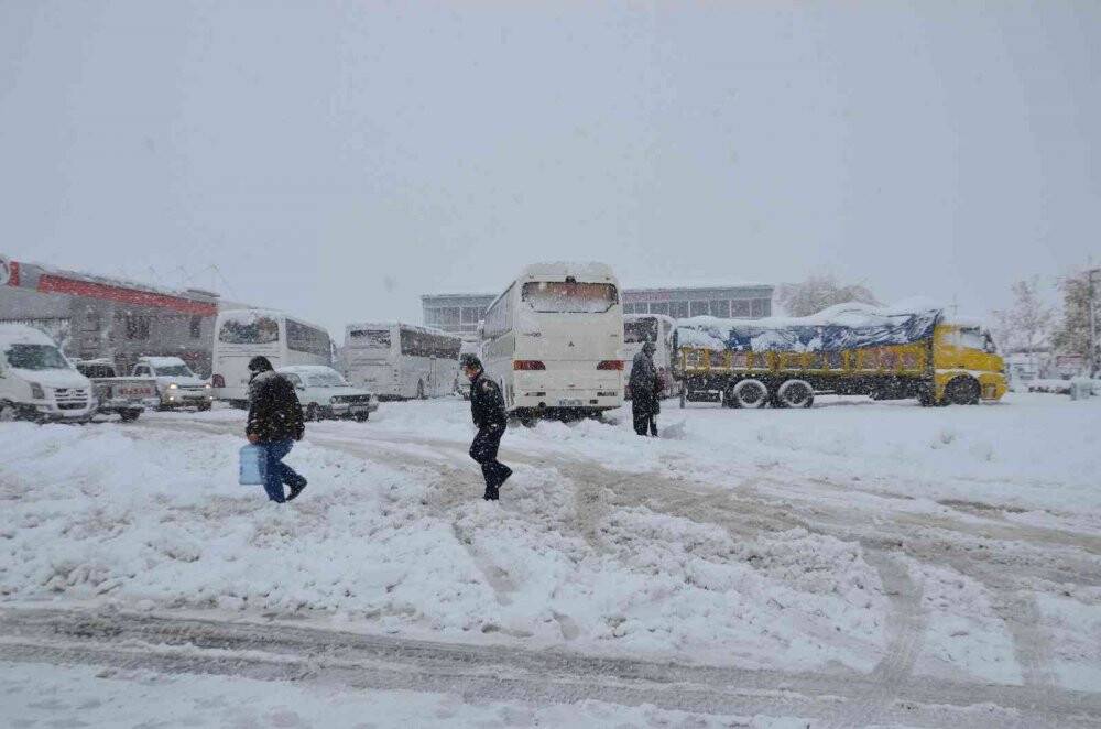 Antalya-Konya karayolu tüm araçlara kağatıldı