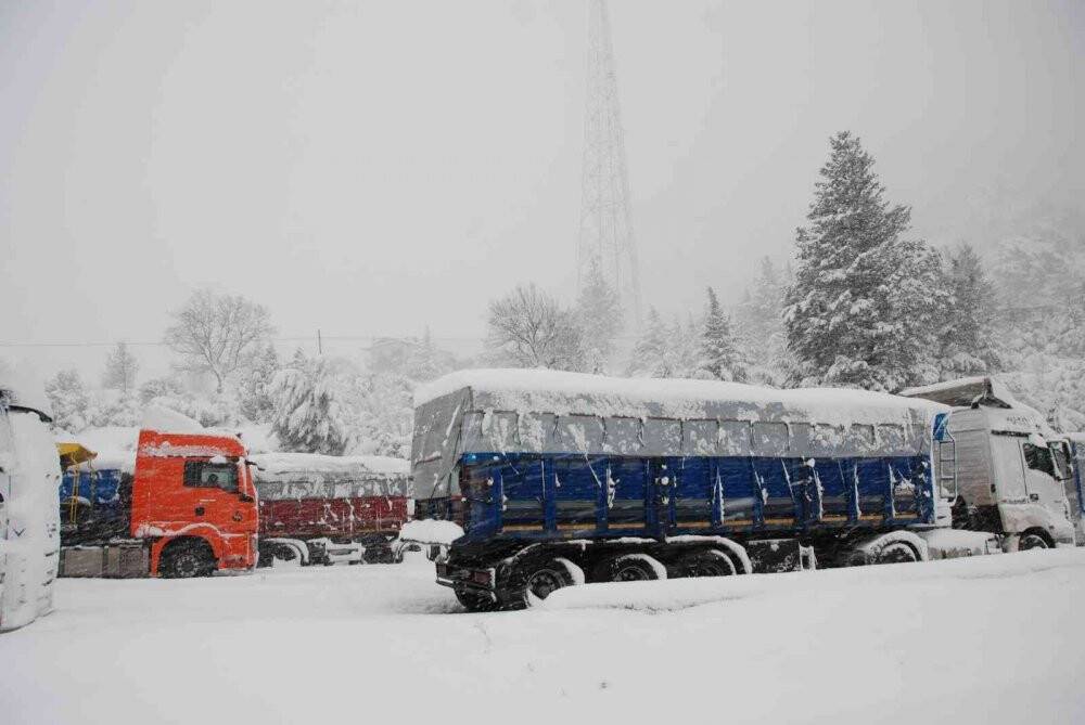 Antalya-Konya karayolu tüm araçlara kağatıldı