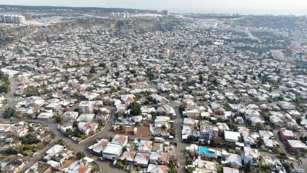 Antalya’ya 29 yıl sonra gelen kar sevinci