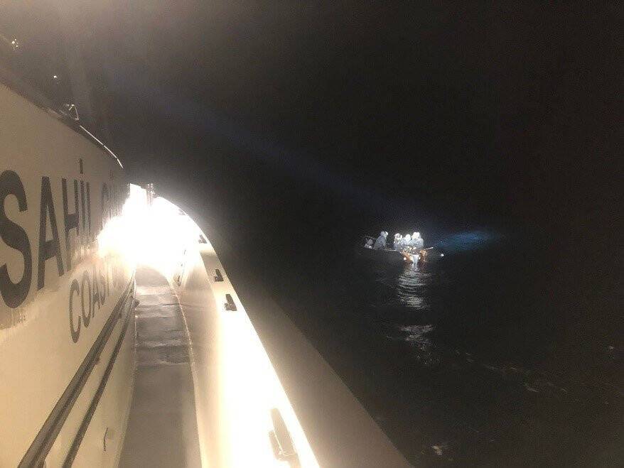 Ayvalık’ta 10 düzensiz göçmen kurtarıldı