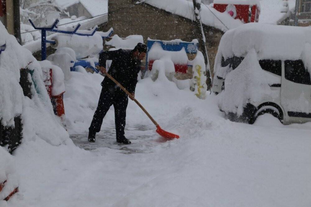 Konya’nın yüksek kesimlerinde kar kalınlığı 2 metreyi buldu
