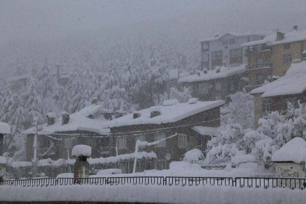 Konya’nın yüksek kesimlerinde kar kalınlığı 2 metreyi buldu