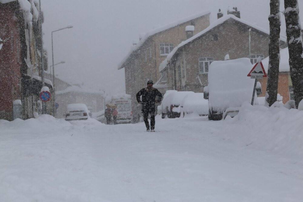 Konya’nın yüksek kesimlerinde kar kalınlığı 2 metreyi buldu